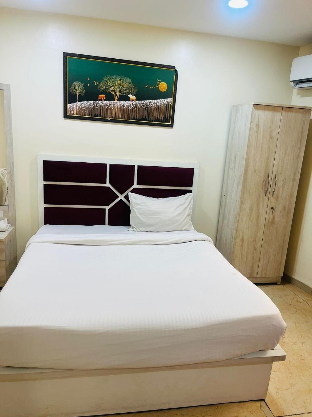 Vys Hotel